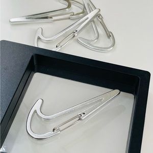 2 pcs Silver Tone Metal Clip for Keychain, Badges Holder, Bag Charms